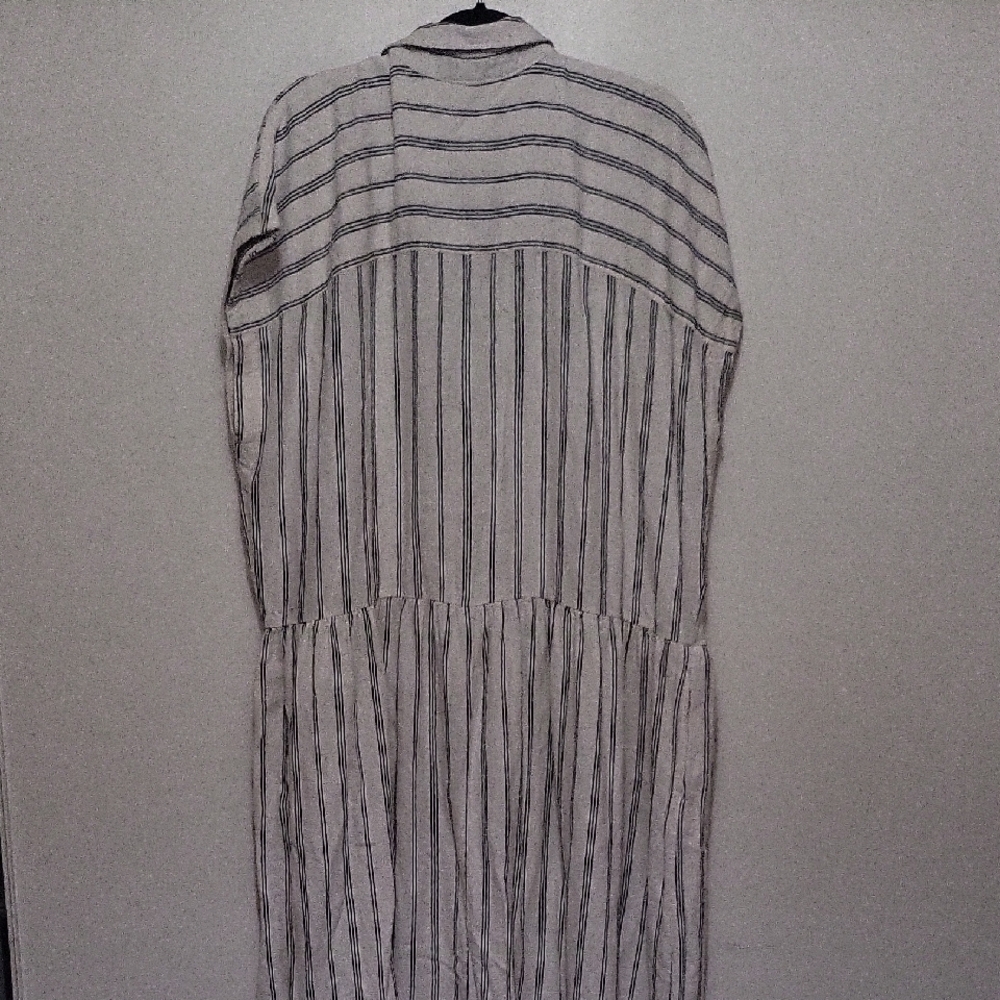 Striped White and Black Maxi Dress - Picture 5 of 6